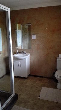 Apartment 1 bathroom