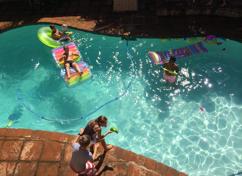 Does Ingwenya Lodge have a swimming pool