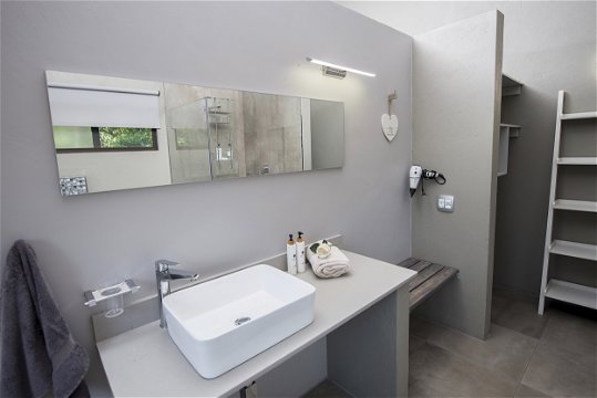 Bathroom - One bedroom apartments