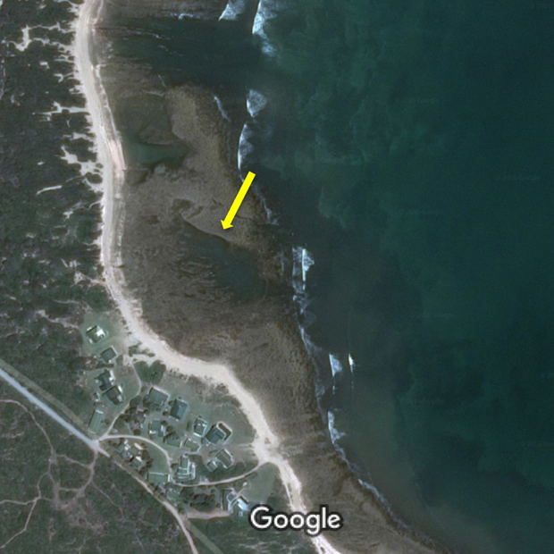 Stone, ancient fish traps at Kanon near Vleesbaai, outside Mossel Bay in the Garden Route of the Western Cape Province. Image: Google Maps Stone, ancient fish traps at Kanon near Vleesbaai, outside Mossel Bay in the Garden Route of the Western Cape Province. Image: Google Maps