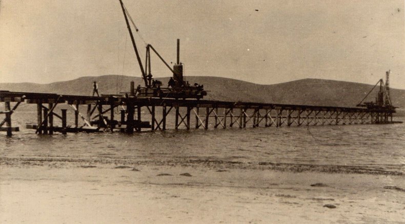 Construction of the Knysna Estuary bridges before the opening of the George-Knysna Line (an image from 1926 or 1927)