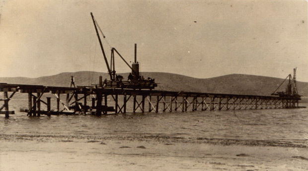 Construction of the Knysna Estuary bridges before the opening of the George-Knysna Line (an image from 1926 or 1927) Construction of the Knysna Estuary bridges before the opening of the George-Knysna Line (an image from 1926 or 1927)