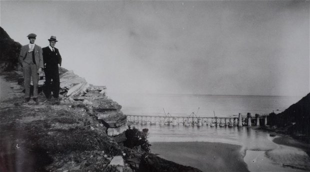 Building the Kaaimans River Bridge 1925-1928. Public domain