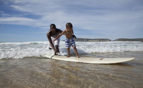 Plettenberg Bay has been awarded 8 international Blue Flag Awards for the 2025/2026 season and a Green Coast Award for Nature’s Valley at the Wildlife and Environment Society of South Africa (WESSA) Blue Flag and Green Coast Awards.