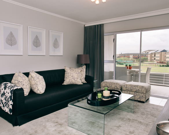 Silvertree Apartment with Balcony
