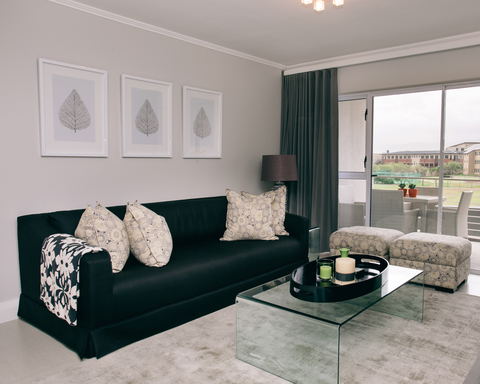 Silvertree Apartment with Balcony
