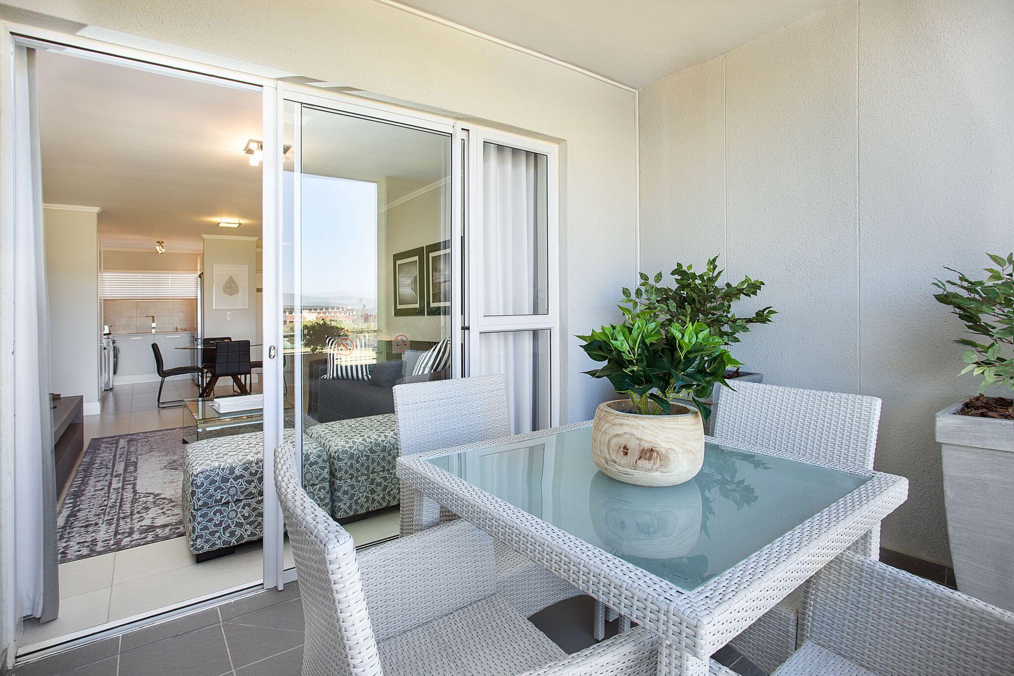 215 Silvertree Apartment - Apartments on Century