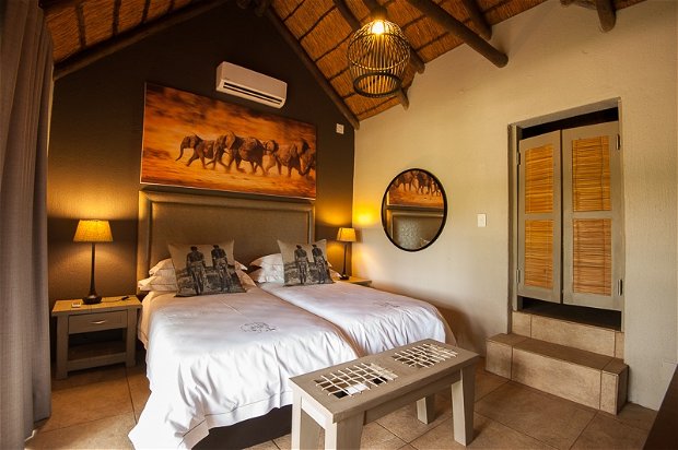 Luxury family safari and accommodation in Greater Kruger Park at Indlovu River Lodge