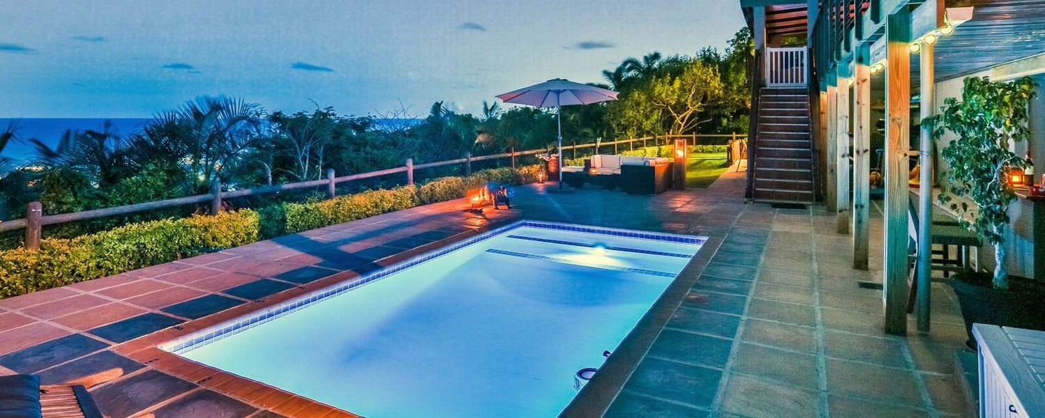 View of the Ocean from the pool area - Self Catering Apartments in Ballito