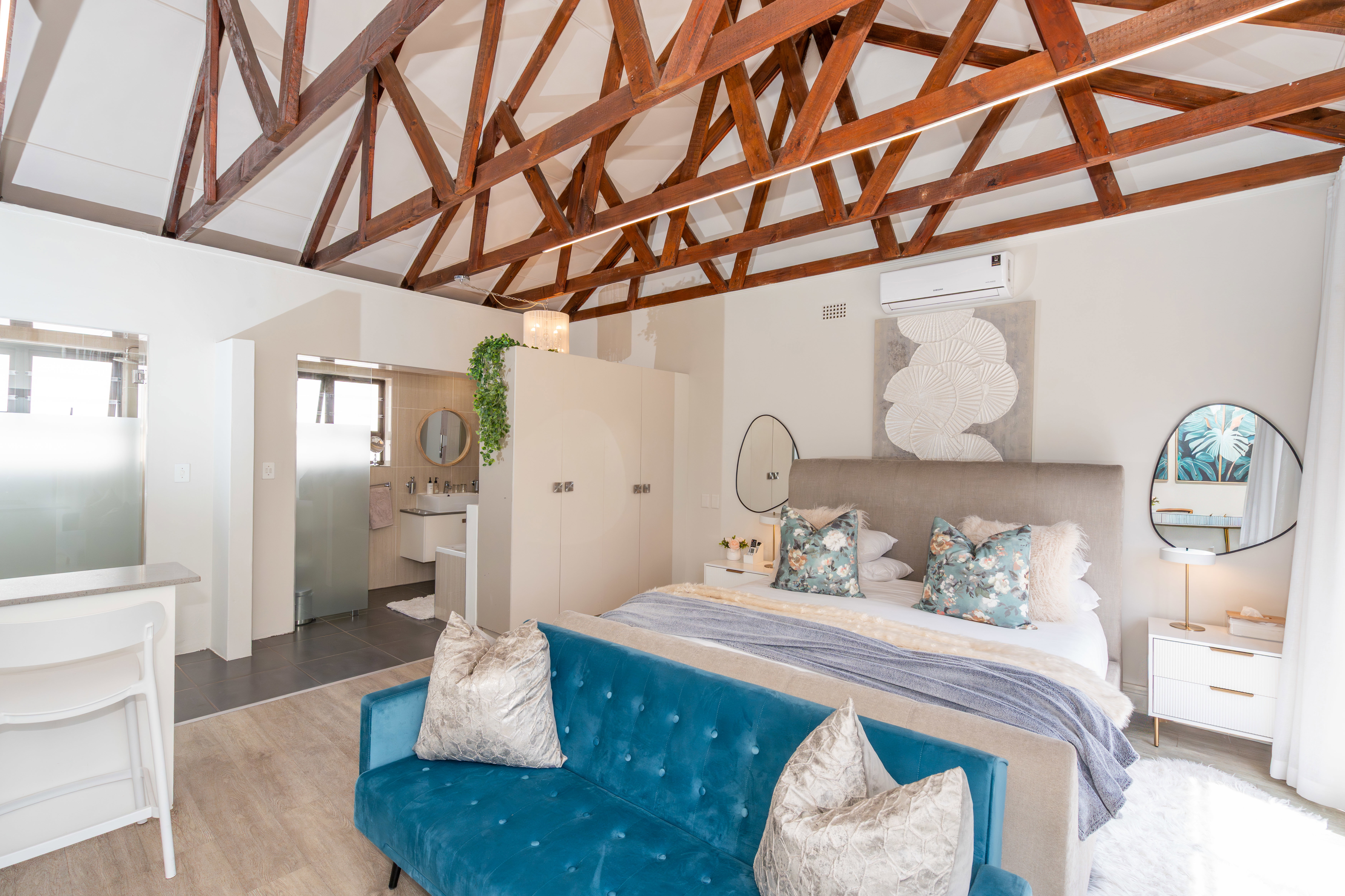 Magnolia Honeymoon Suite