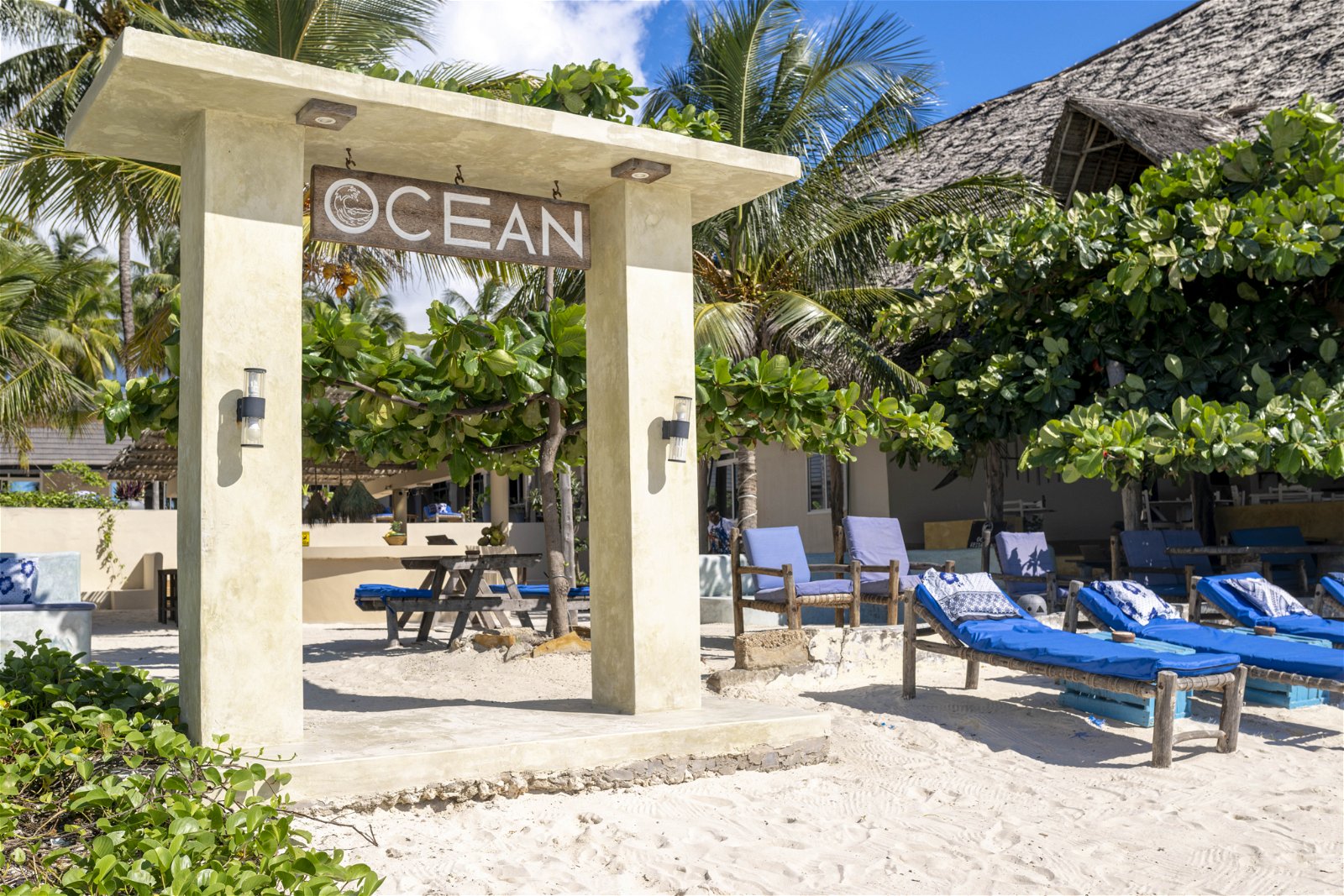 Ocean Restaurant Beachfront on Paje