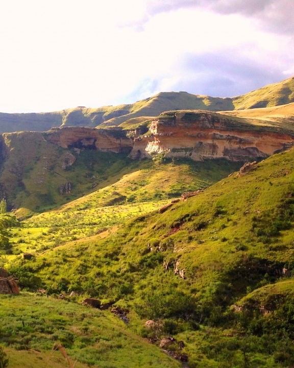Golden Gate National Park is 20 km from Mont Rouge Guest House in Clarens Free State