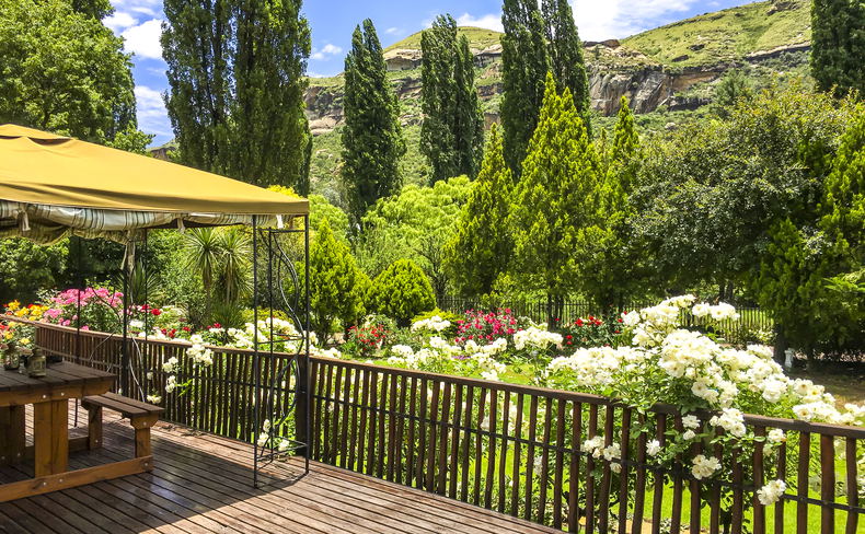 Mont Rouge Guest House offers self catering accommodation with spectacular Mountain views Mont Rouge Guest House offers self catering accommodation with spectacular Mountain views
