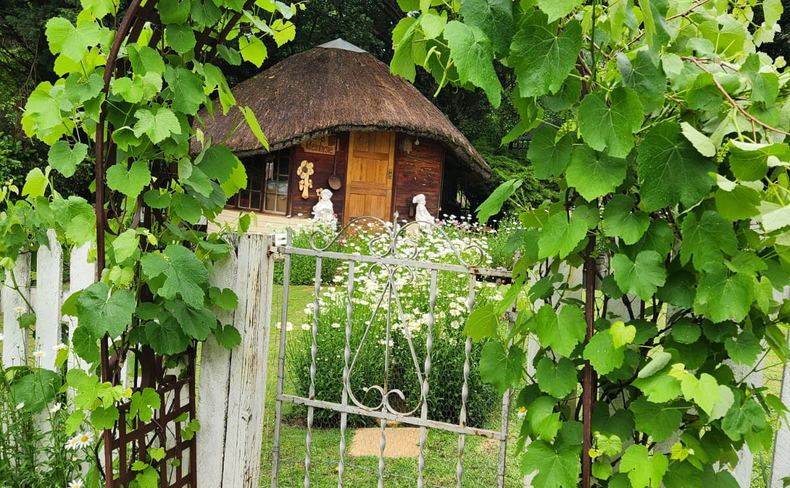 Mont Rouge Guesthouse Clarens in spring Mont Rouge Guesthouse Clarens in spring