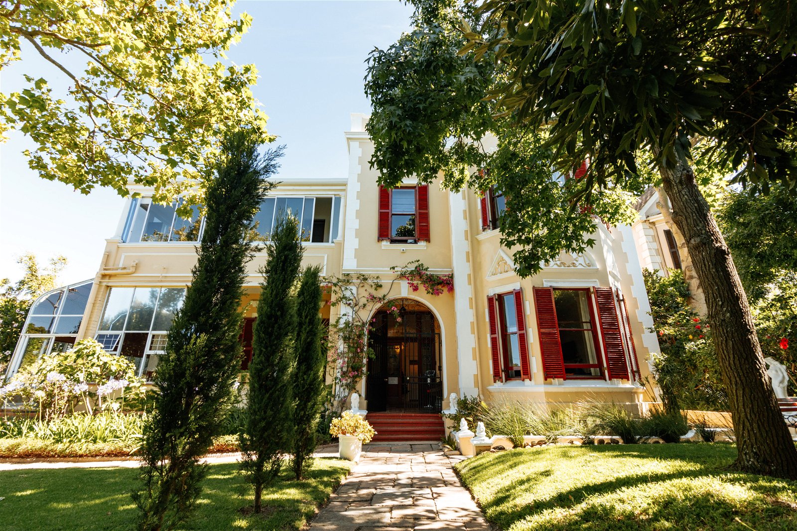 FRONT HOUSE