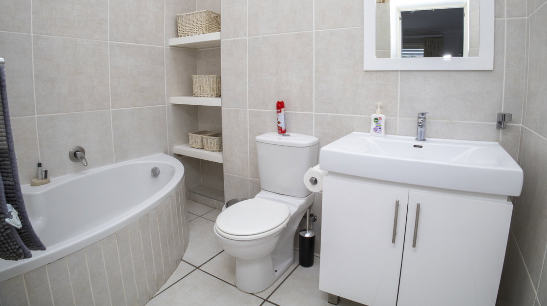 Main En Suite