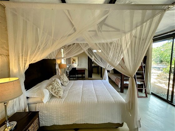 Tamboti Bush Lodge 4 Bedroom,Double Bed,BunK Beds