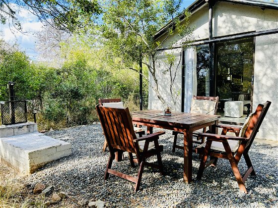 Tamboti Lodge 4 Outdoor seated area and Braai, overlooking Riverbed
