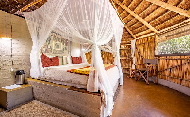 Timbavati Umlani bush bushveld lowveld Kruger national park nature lodge eco friendly reed and thatch authentic South African design big 5 animals lion leopard buffalo rhino 