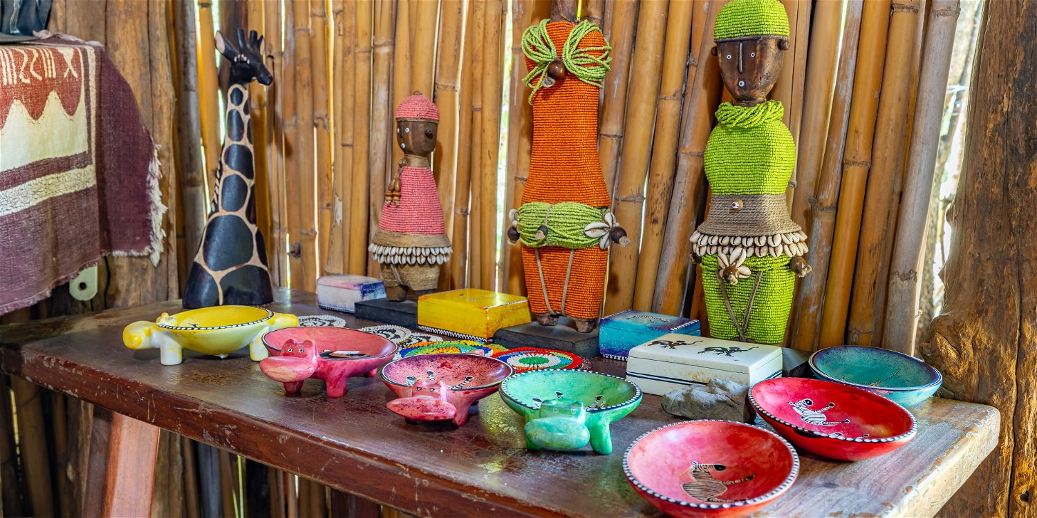 African art , responsible tourism , traditional sculpture , curio shop , Kruger park souvenirs 