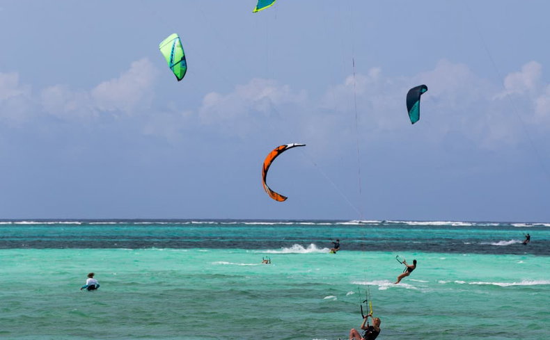 kite surfing instructor courses, kite surfing in zanzibar, learning to kite surf