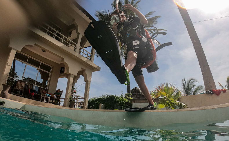 PADI Openwater scuba instructor in Paje Zanzibar