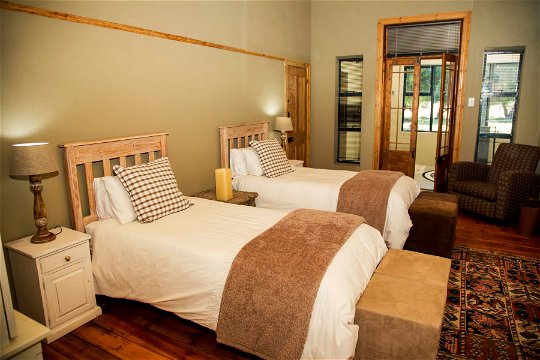 Best and affordable hunting accommodation in the Free State and Norther Cape. We offer accommodation for hunters, corporate groups, eco safari, team building and year end functions. 