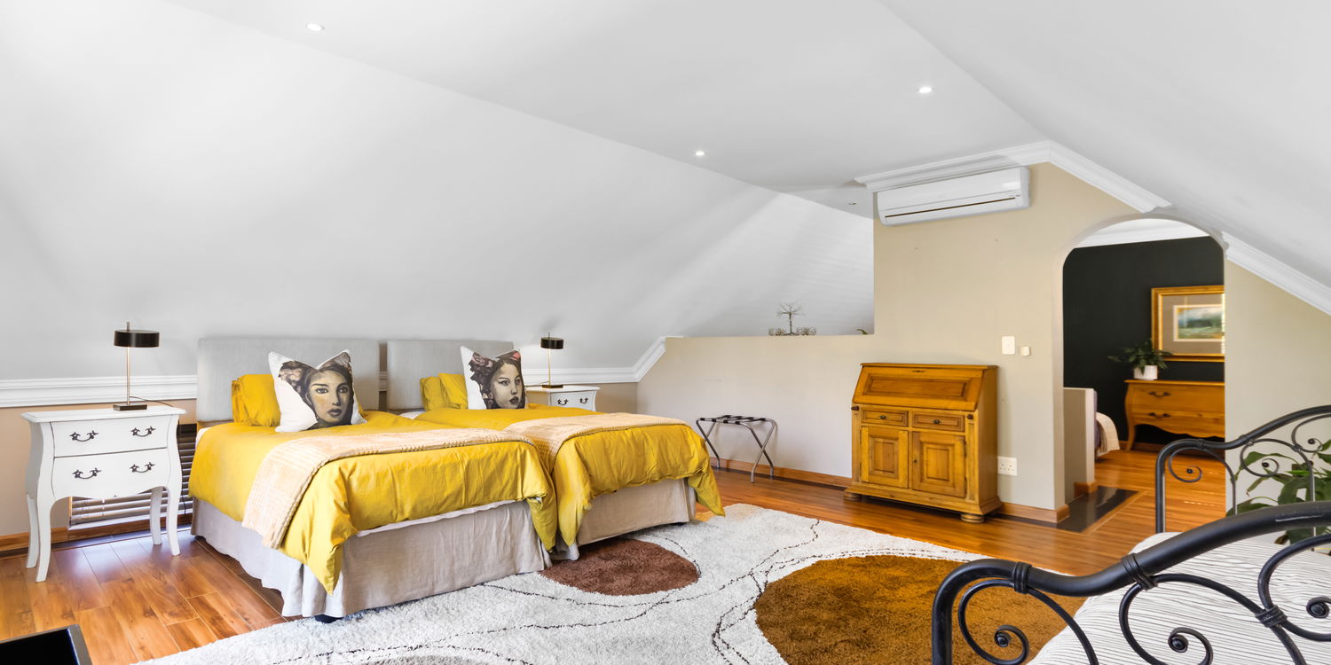 Experience unmatched comfort at our Stellenbosch lodge with our Safari to Wine package. Relax in a spacious one-bedroom suite complete with a private kitchenette and bathroom. Perfect for combining adventure and luxury, from hunting safaris to wine tours in South Africa's scenic wine region. Book your stay now!