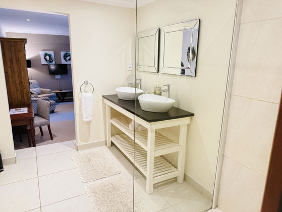Superior King Suite 5