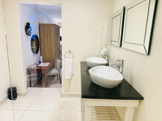 Superior King Suite 5