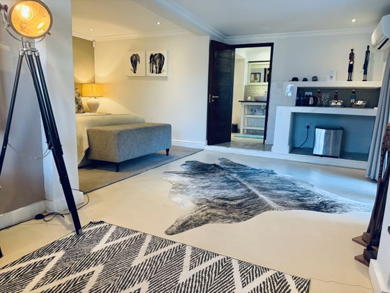 Superior King Suite 3