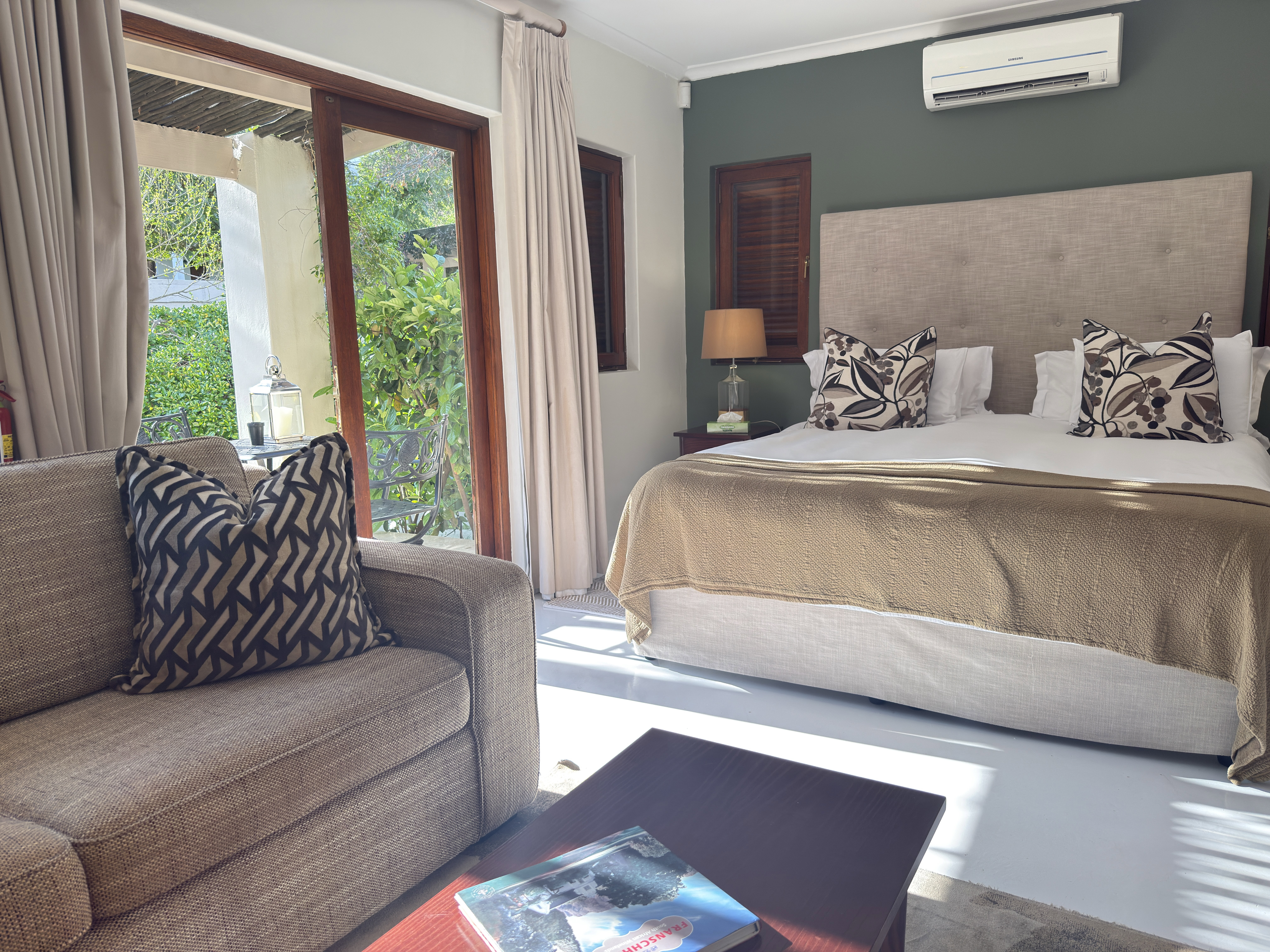 Superior King Suite 2