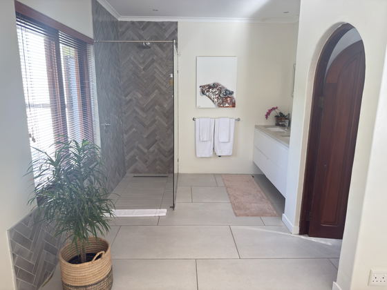 Superior King Suite 2