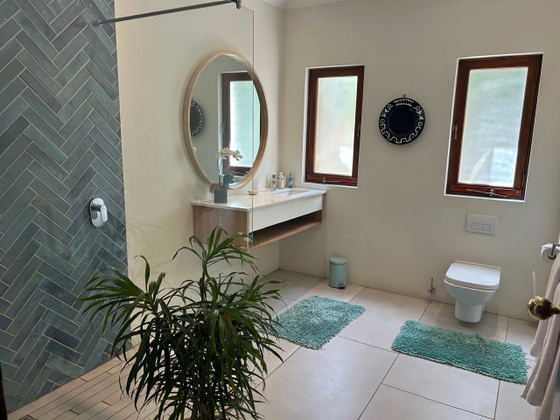 Superior King Suite 1