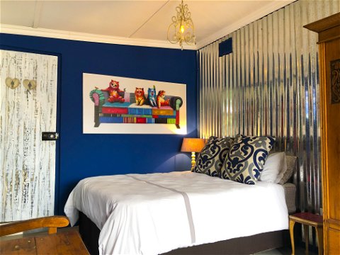 Terebinte 2: Double bed with USB plugs