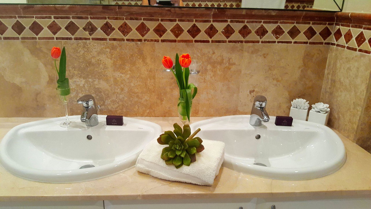 Room 1 Bathroom - 703 Oyster Schelles