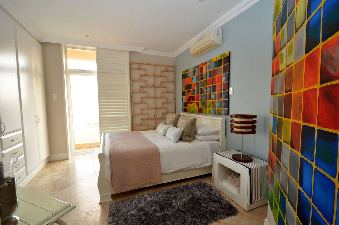 Room 2 - 703 Oyster Schelles
