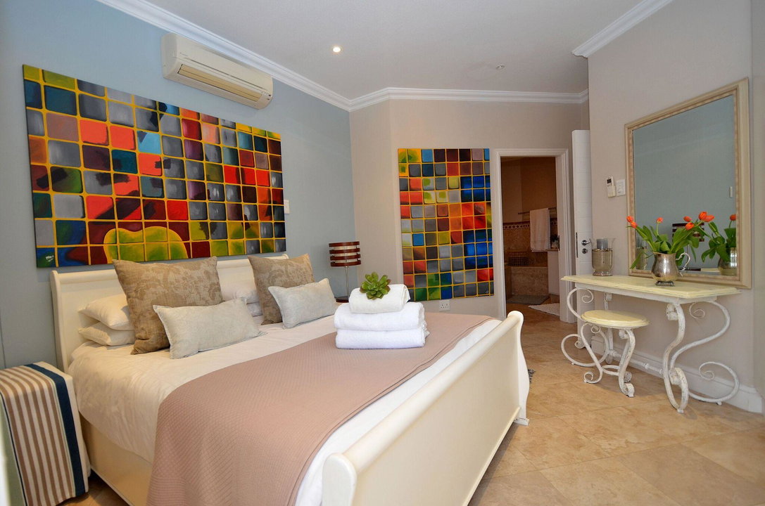 Room 2 - 703 Oyster Schelles