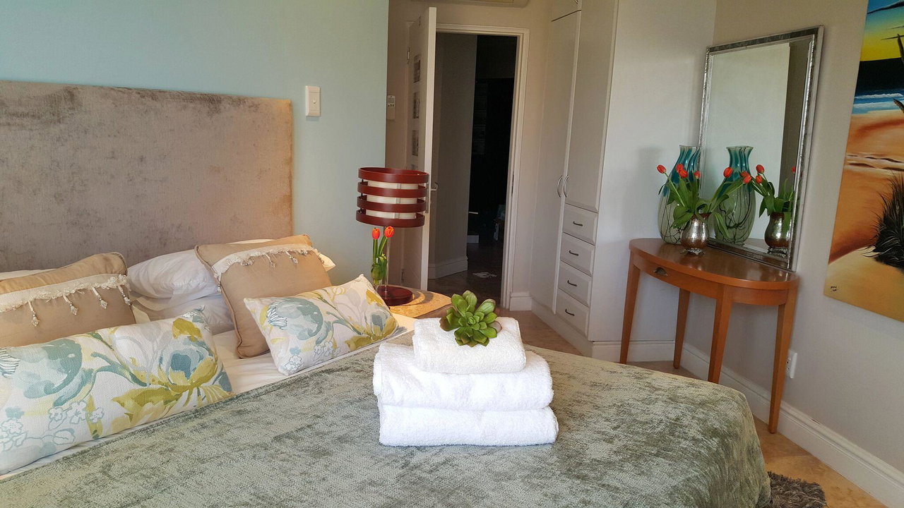 Room 3 - 703 Oyster Schelles