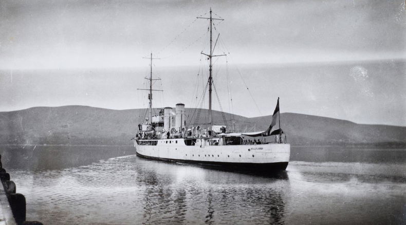 HMS Wallflower on the Knysna Estuary, ca 1925 HMS Wallflower on the Knysna Estuary, ca 1925