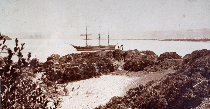 The Paquita beached on Pansy Banks, prior to being deliberately wrecked at The Heads, 1903