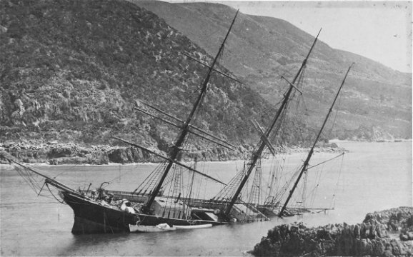 The Paquita wrecked at The Heads, 1903