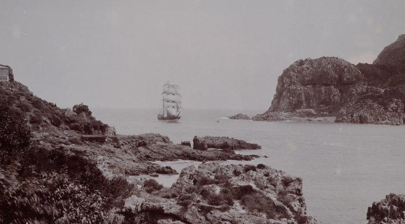 ss Bessel enters The Heads, 1902