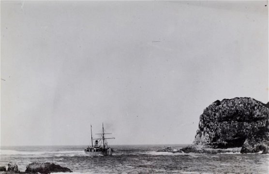 ss Pongola in The Heads, 1895
