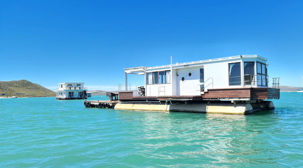 Larus Houseboat