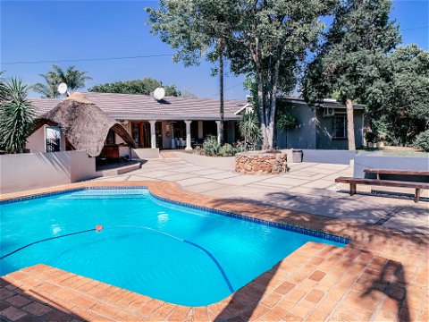 Pool & Braai Area