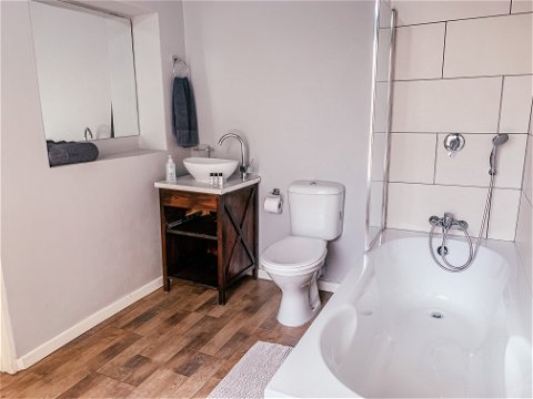 Room 5 Bathroom