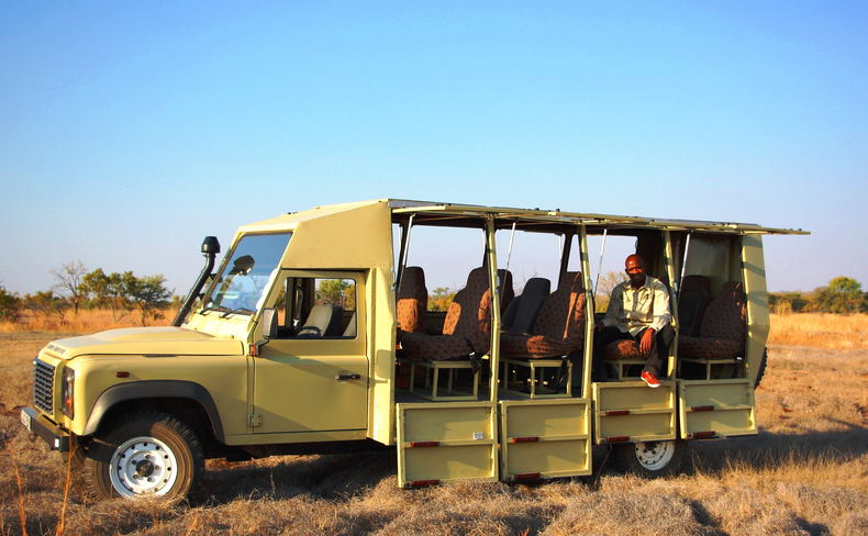 Safari vehicle Bundu 
