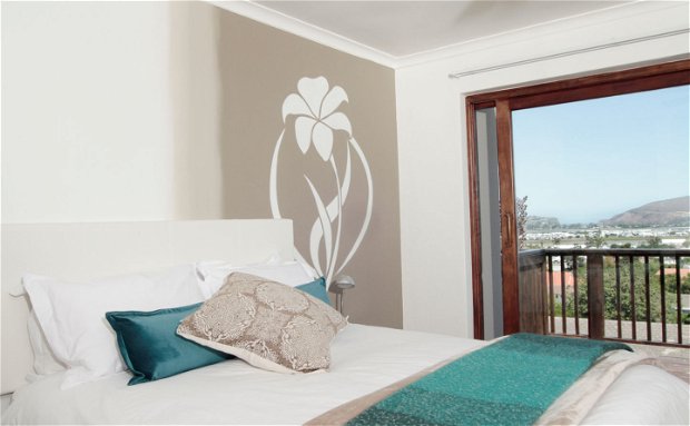 Room 3 with stunning view over Knysna Lagoon, Knysna Heads and the Knysna CBD