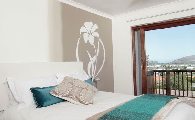Room 3 with stunning view over Knysna Lagoon, Knysna Heads and the Knysna CBD Room 3 with stunning view over Knysna Lagoon, Knysna Heads and the Knysna CBD